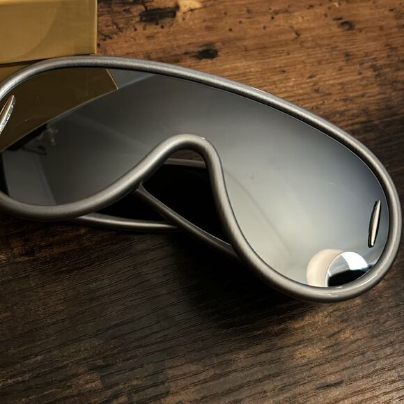LOEWE 
Mirrored nylon mask sunglasses in Silver NWB - Picture 10 of 10